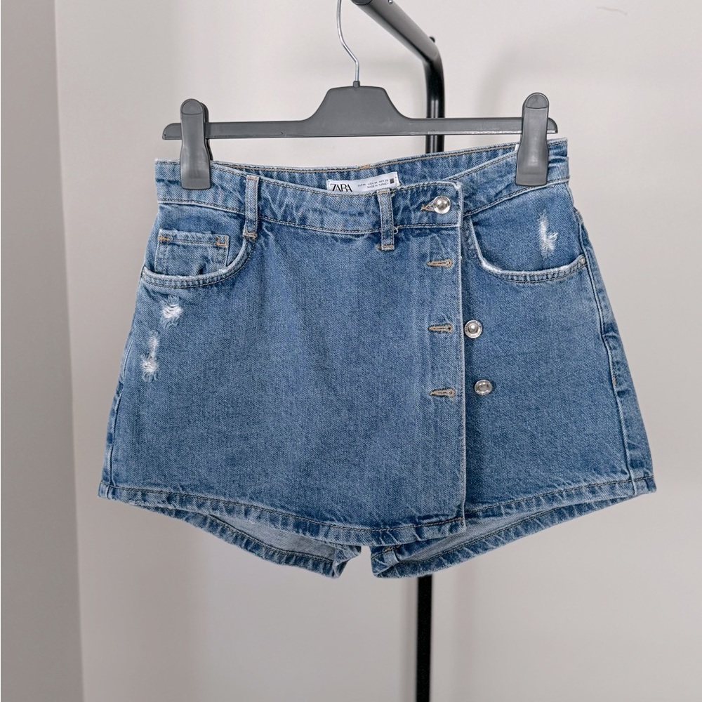 ⭕️ ZARA Denim Skort Medium